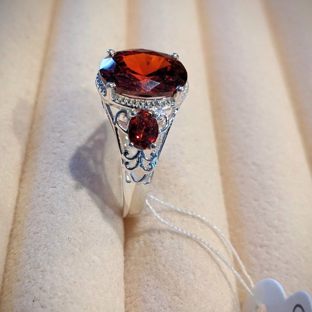 Simulated Red Diamond ring - Picture 3 of 3
